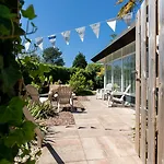 Toekomst 26 - Not Intended For Company Or Work-related