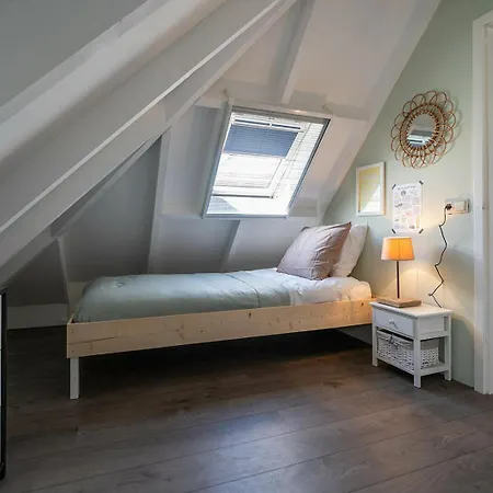 Toekomst 26 - Not Intended For Company Or Work-related