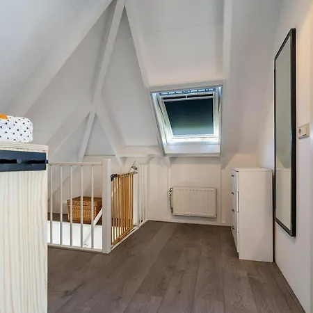 Toekomst 26 - Not Intended For Company Or Work-related